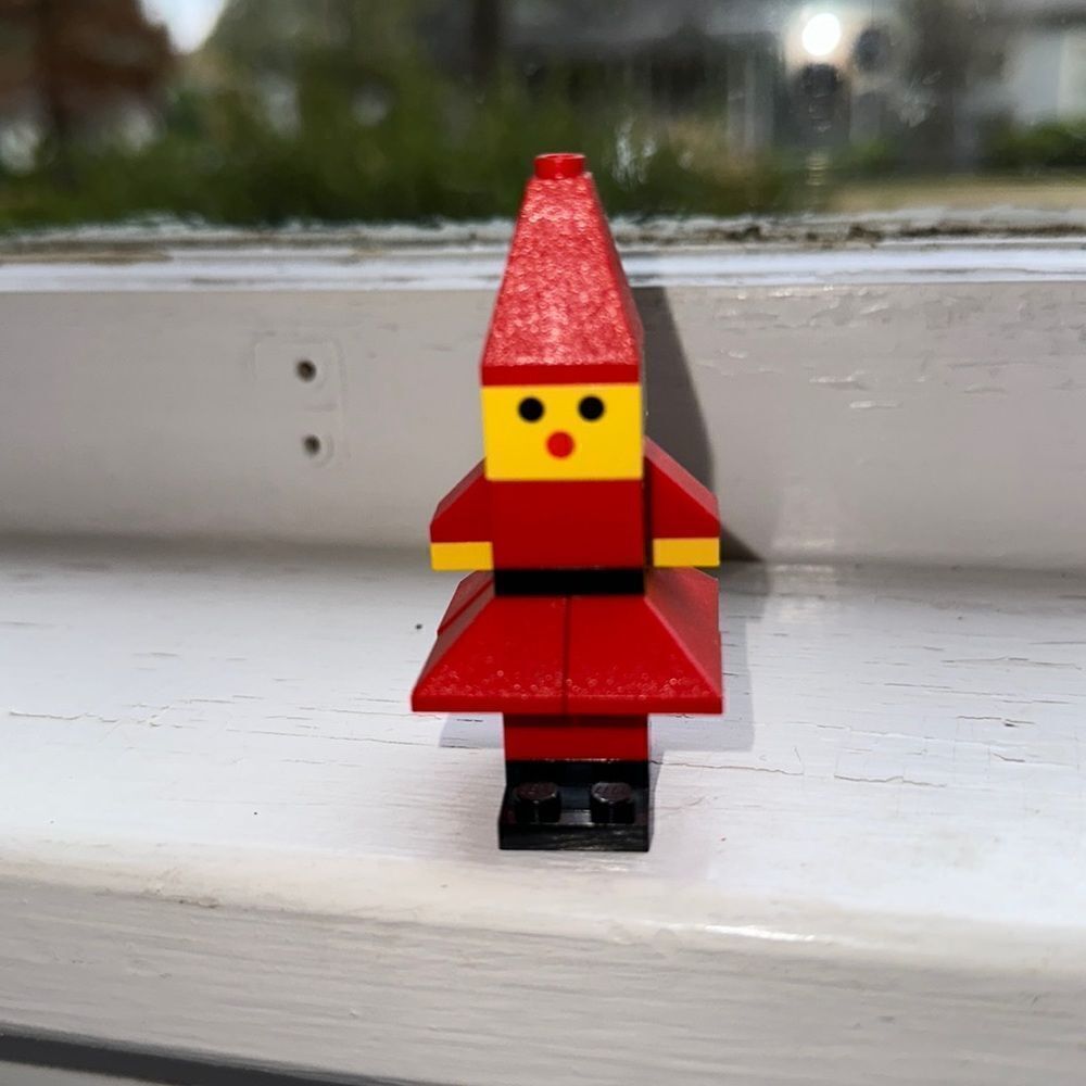 Lego lady Santa’s helper/elf‎